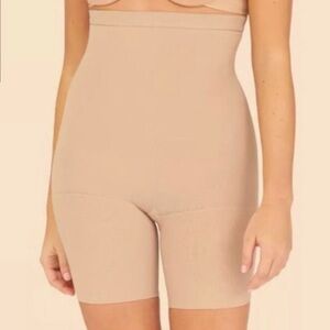 SPANX Love your Assets Sz 1X High-Waisted Shapewear Shorts